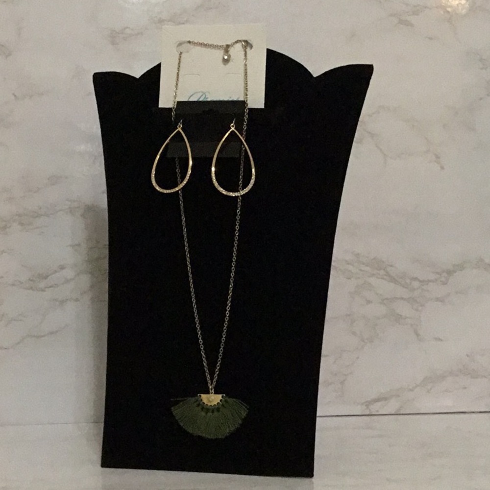 Premier Designs High Fashion Jewelry combo necklace with earrings